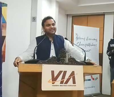 Ketan Mohitkar speaking at VIA auditorium