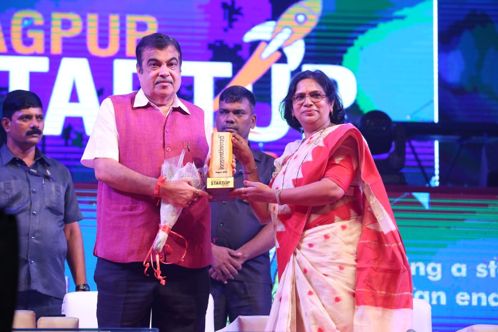 nitin gadkari and nanda jichkar at Nagpur startup fest